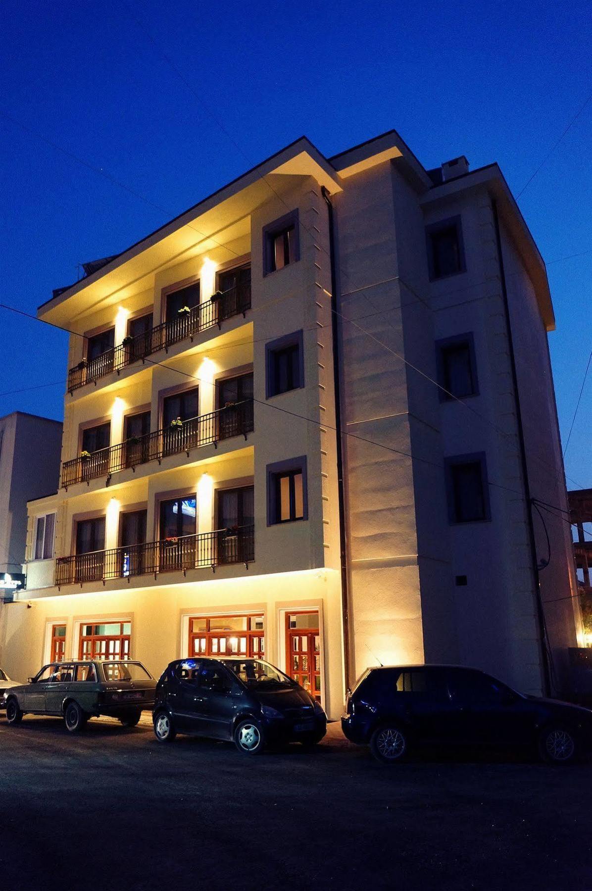 Sar'Otel Boutique Hotel Tirana Exterior photo